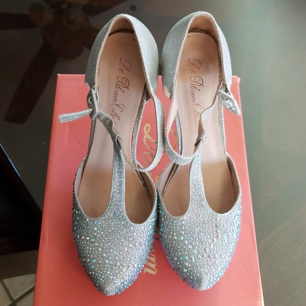 Heels - Picture 2 of 3